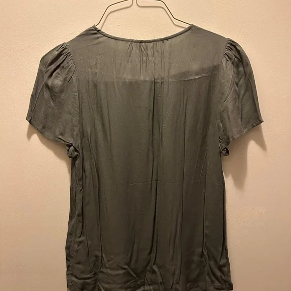 blouse - Picture 2 of 3